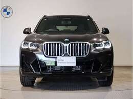 【キドニーグリル】BMWは約90年もの間、ほぼ全ての車両にひと目でBMWだと分かるこの特徴的なフロントグリルが備えられ、デザイン・アイコンとして親しまれてきました。