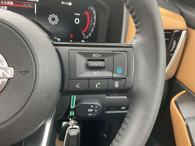 プロパイロット：先行車との距離を測定し、運転者がセットした車速を上限としてシステムがアクセルとブレーキの操作を行い、車速に応じた車間距離を保ちながら走行します☆