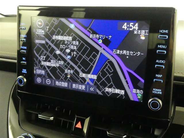 純正ナビを装備。タッチパネル式で使いやすく、お出かけもラクラクです。