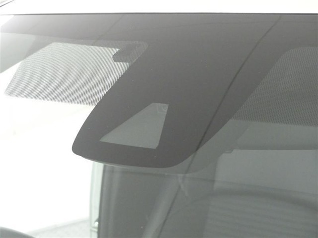サポカーは、高齢運転者を含めたすべてのドライバーによる交通事故の発生防止・被害軽減対策の一環として、国が推奨する新しい自動車安全コンセプトです。詳しくは販売店スタッフまでおたずねください。