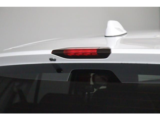 目線の高さに近いストップランプが、後続車にブレーキを踏んだことを知らせるので安全性もUPします。