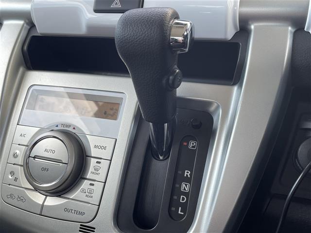 気になる車はすぐにお問い合わせください！画面右側の0066から始まる無料ダイヤルからお問い合わせ下さい！専門スタッフがお車のご質問にお答えいたします！