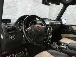 AMG専用エクステリアに純正21インチアルミホイール＆レッドブレーキキャリパーが迫力有るエクステリアを演出！！