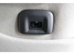 助手席シート裏に、スマホなどの充電も可能なUSBポートを装備