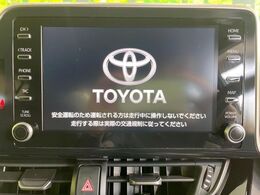 【8インチ　ディスプレイオーディオ】大画面のディスプレイはAppleCarPlayやAndroidAutoが利用可能。大きな画面でスマホナビアプリ等が利用いただけます♪