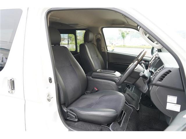 運転席シートコンディション良好です☆別途追加ご費用が必要となりますが、シートカバーの取り付けも承りますので是非ご用命下さい☆