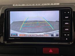 【バックモニター】後ろのカメラの映像がモニターに映し出されるので、後方の見えない死角や、障害物との距離感などもしっかり安全確認することができます！