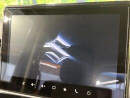 【メーカー純正ナビ】インテリアに溶け込むスタイリッシュな「専用設計」メーカーナビを装備♪視認性や操作性など基本性能にも優れ、より上質なカーライフをお楽しみいただけます。