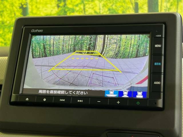 【バックカメラ】駐車時に後方がリアルタイム映像で確認できます。大型商業施設や立体駐車場での駐車時や、夜間のバック時に大活躍！運転スキルに関わらず、今や必須となった装備のひとつです！