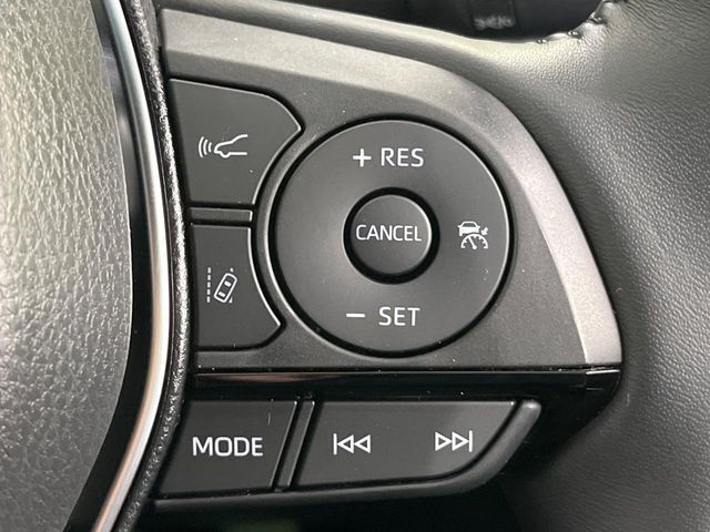 【レーダークルーズコントロール】高速道路での長距離走行が楽に！！自動で速度を保つクルーズコントロールが、衝突軽減システムと連携し、前方の車両を感知して車間を保つように速度調節してくれます！！