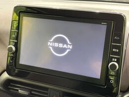 【純正9型ナビ】純正9インチナビを装備。存在感のある大画面はインパクト大！ナビ利用時のマップ表示は見やすく、テレビやDVDは臨場感がアップ！いつものドライブがグッと楽しくなります♪