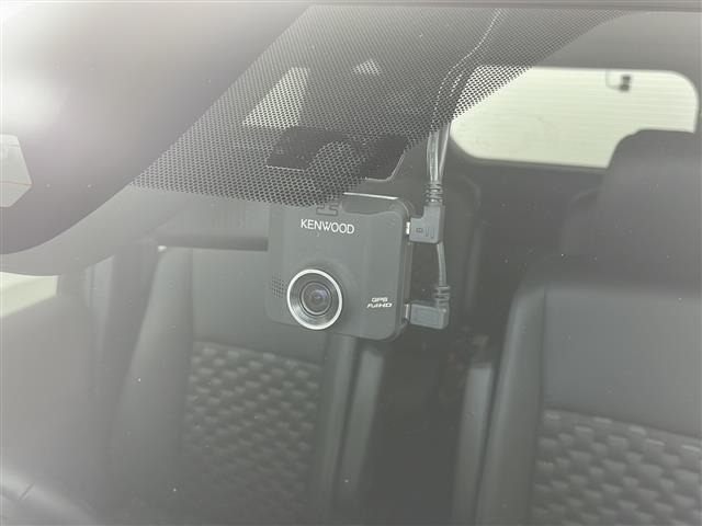 【ドライブレコーダー】映像・音声などの運転中の記録を残します。事故などを起こした起こされた時の証拠になりえますので、もしも時でも安心ですね。