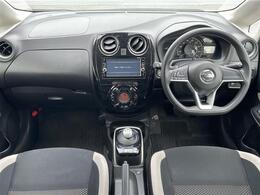 【　オ【インパネ全体】全方位で視界が広く、高い目線で運転もしやすいです！ートエアコン　】車内温度を感知して自動で温度調整をしてくれるのでいつでも快適な車内空間を創り上げます！