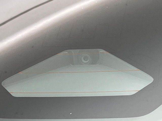 【トヨタセーフティセンス】走行中に前方の車両等を認識し、衝突しそうな時は警報とブレーキで衝突回避と被害軽減をアシスト。より安全にドライブをお楽しみいただけます。