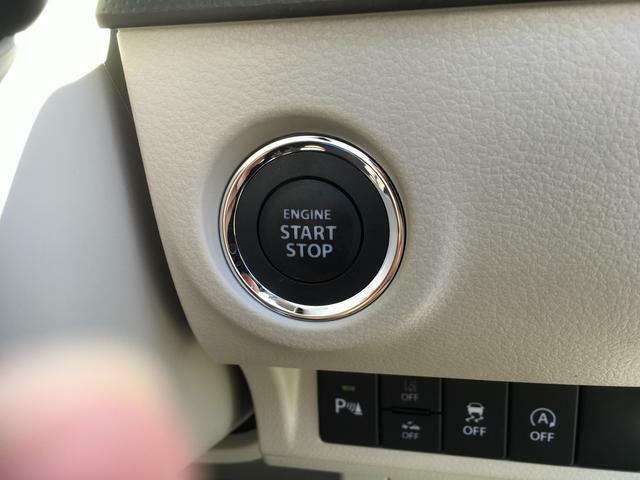 ハンドル右下にあるこの黒いボタンで、エンジンを始動させます♪キーレスプッシュスタート！