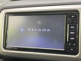 【純正ナビ】人気の純正ナビを装備しております。ナビの使いやすさはもちろん、オーディオ機能も充実！キャンプや旅行はもちろん、通勤や買い物など普段のドライブも楽しくなるはず♪