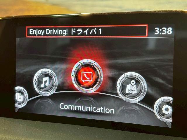 【純正ナビ】一体感のあるナビは、高級感ある車内を演出してくれます。Bluetooth再生などオーディオ機能も充実しておりますので、運転もより楽しめます♪
