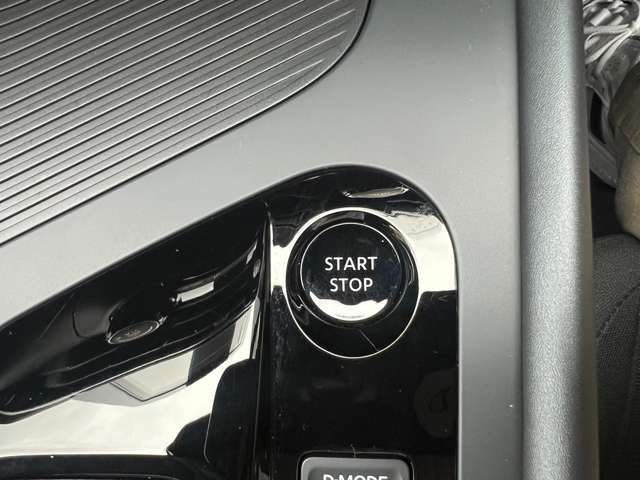 ◆プッシュエンジンスターター◆エンジンをかけるのもボタン1つでかけれます！エンジンイモビライザーという装置でオーナが持っている鍵がないとエンジンがかからない仕組みになっていて盗難防止にも役立ちます！