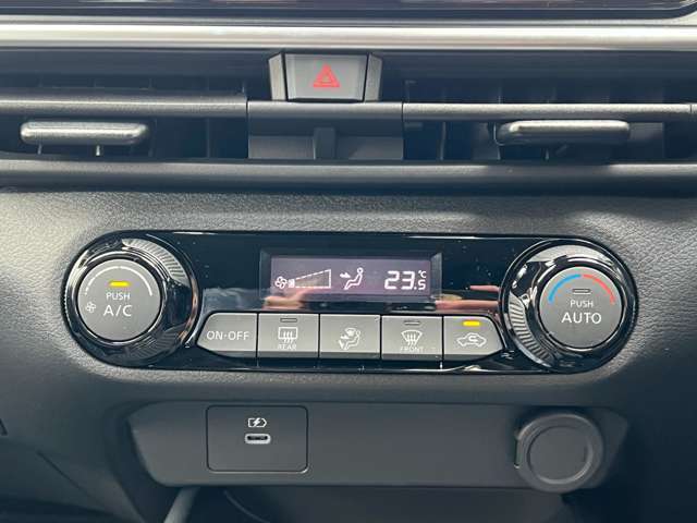 ◆オートエアコン◆温度を設定すれば自動で空調調整をしてくれます！ボタン一つで簡単便利♪