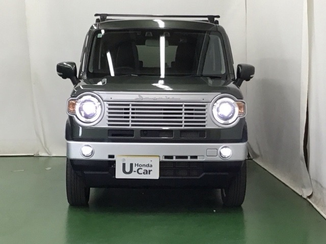 LEDヘッドライトを装備しています。LEDヘッドライトはとても明るく、雨の日や夜間走行も安全・安心です。オートライトコントロール付きで周囲の明るさに応じて自動で点灯・消灯します