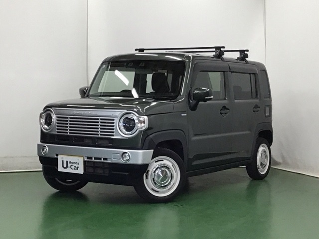 プライバシーガラスが装備されています。外を見るときには気にならずに、後方車両からは車内が見えにくくなってます