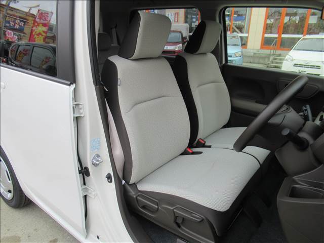 もちろん車内はきれいです☆中古車と違って使用感が全くないのは魅力の一つだと思います。