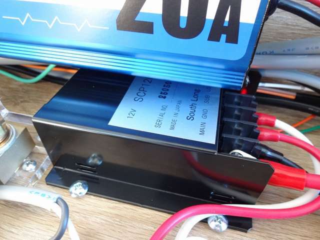 走行充電器