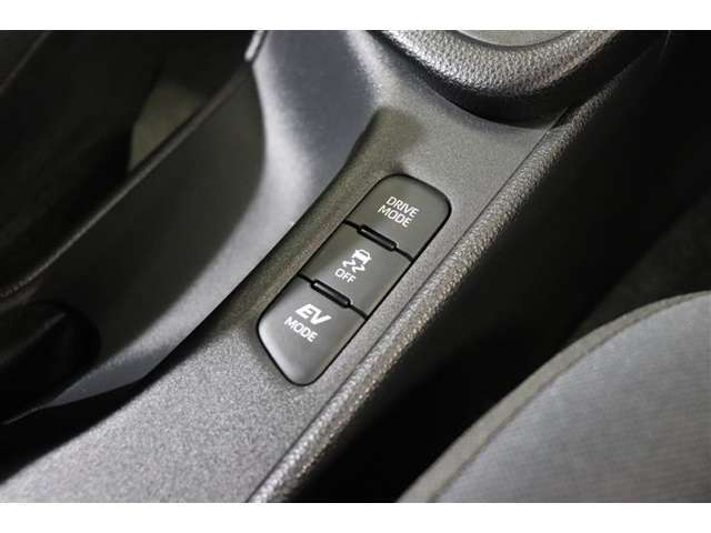 低燃費で経済的なだけでなくモーター走行時の静穏性もハイブリッド車の魅力の一つです。
