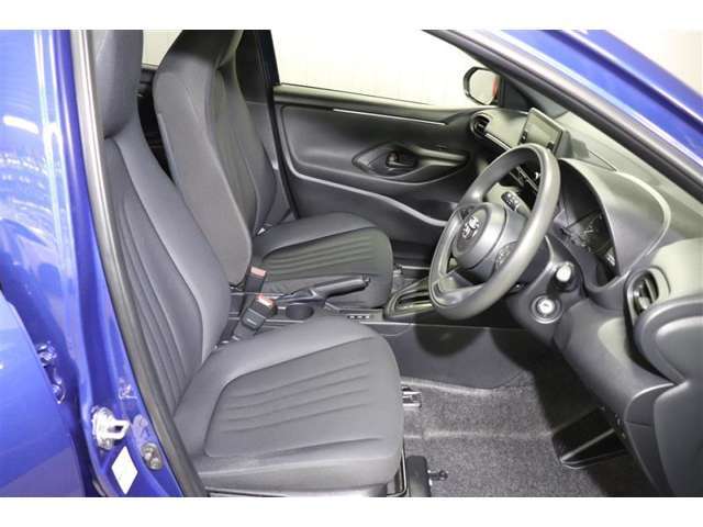 運転席に座った感覚は一番重要ですよね。シートの座り心地や前方の視界、車内空間…是非ご来店頂き実際に座って触って体感して下さい。