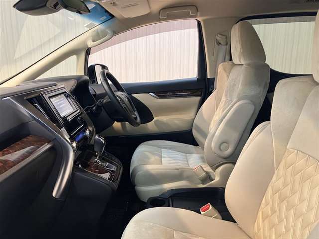 清潔で広々した座席です！是非、現車を見て体感してみてください。