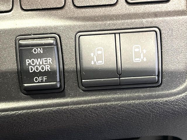 【両側パワースライドドア】スマートキーや運転席のスイッチで後席両側スライドドアの開閉が可能♪電動だから力を入れてドアを開ける必要が無く、小さなお子様でも簡単に開け閉めでき快適です♪