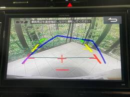 【バックカメラ】駐車時に後方がリアルタイム映像で確認できます。大型商業施設や立体駐車場での駐車時や、夜間のバック時に大活躍！運転スキルに関わらず、今や必須となった装備のひとつです！