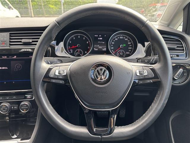 内装クリーニングも施しております。内装の綺麗なお車は気持ちが良くオススメさせていただく1つのポイントになっております。