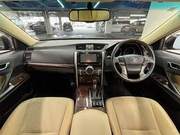 見通しの良いコックピットは普段のドライブに最適。運転しやすいお車となります。