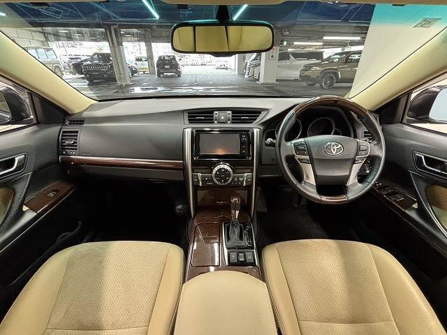 見通しの良いコックピットは普段のドライブに最適。運転しやすいお車となります。