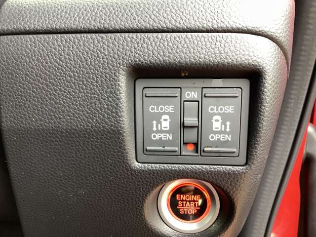 両側パワースライドドア