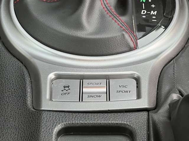 走行シーンに合わせてドライブモードを切り替え可能です。スポーツ走行時には電子制御をカットすることで、自由自在にお車を操作可能です。