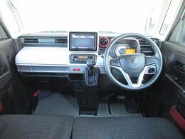 ご納車後も安心なプレミア保証をご提案いたします。ナビや電装品、エアコンなども含めた600項目の充実した保証内容と安心のロードサービス付帯でサポートいたします。詳細はお尋ねください。