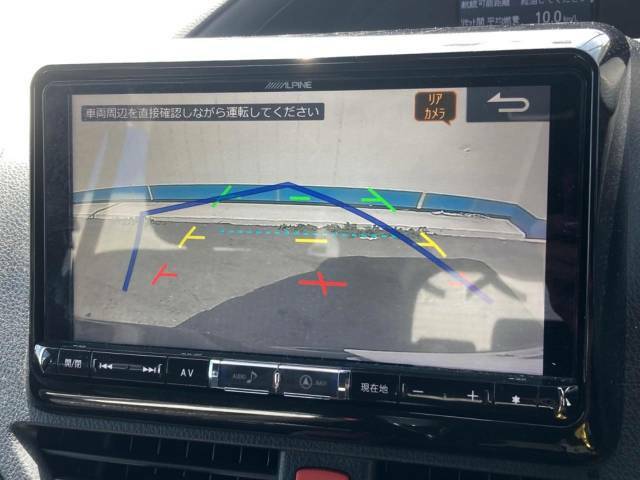 【バックカメラ】駐車時に後方がリアルタイム映像で確認できます。大型商業施設や立体駐車場での駐車時や、夜間のバック時に大活躍！運転スキルに関わらず、今や必須となった装備のひとつです！