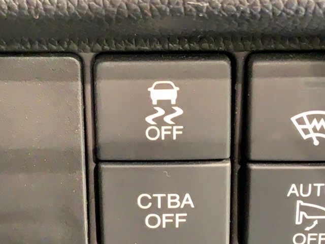 横滑り防止装置がついています。いざという時に安心ですね。