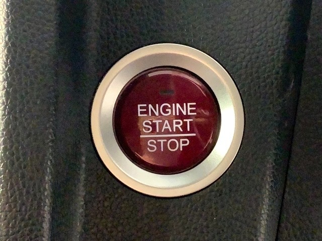 ワンプッシュでエンジンのスタート、ストップが出来て便利です。