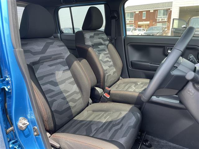 運転席の画像です。店舗にて現車の確認もいただけますので、お電話で在庫のご確認の上是非ご来店くださいませ！！！