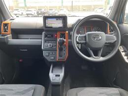 インパネ周りの画像です。店舗にて現車の確認もいただけますので、お電話で在庫のご確認の上是非ご来店くださいませ！！！ワクワクするクルマ選びをご提案します！