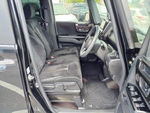 WECARS（ウィーカーズ）は全国250店舗展開！お客様が安心してカーライフをお楽しみいただけるよう社員一同心を込めてサポートいたします。
