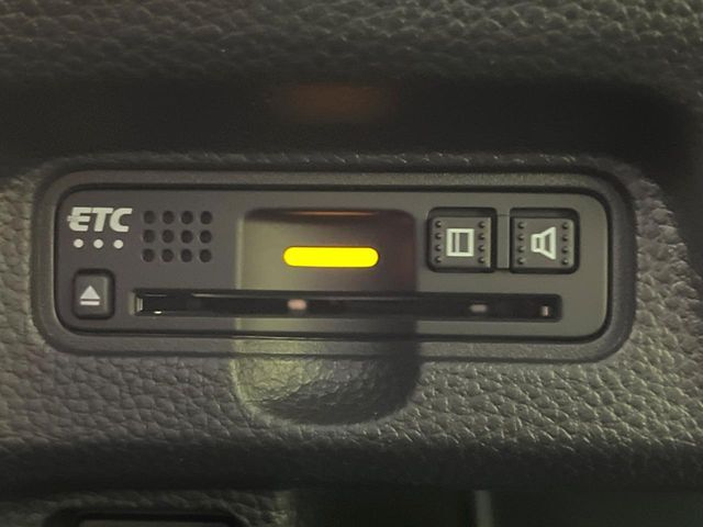 【ETC】高速道路の料金所をストレスなく通過！話題のスポットやサービスエリアに多い「スマートIC」利用時は必須のアイテムです。当店でセットアップを実施、ご納車当日からすぐにご利用いただけます！