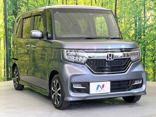 大好評のボディコーティング「弾スプラッシュコート」もご納車までに施工可能。通常のガラスコートと異なる、耐久年数6年の無機質ガラスコーティングが、ボディをキレイな状態に保ってくれます。