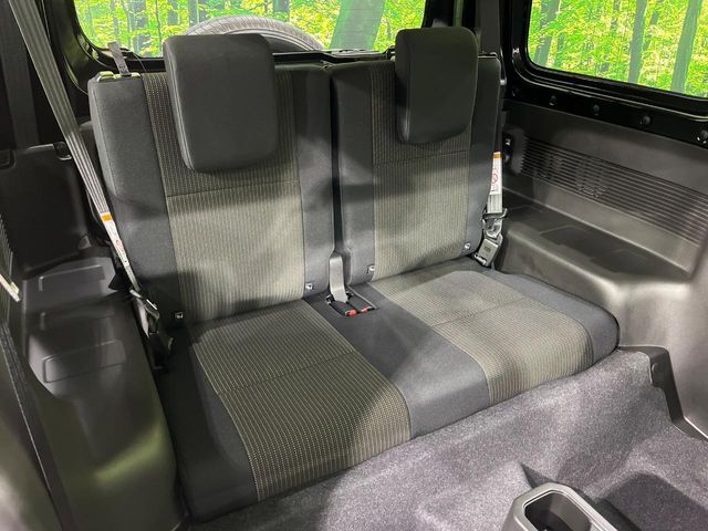 高品質なオリジナルフロアマットもオプションにてご用意しております。お好きなデザインやカラーをお車に合わせて選んでいただくことができます♪