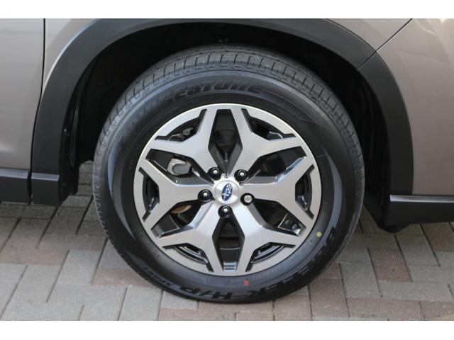 車両の内外装の状態は、第三者機関が発行している、「車両品質評価書」でも確認できます。お時間をいただきますが、傷の状態等を写真で個別にお送りすることもできますので、お気軽にお問合せください。