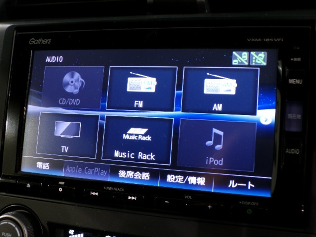 CD、DVD、Bluetooth、AM、FM、AUX、スマートフォン接続ができます。