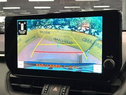 【バックカメラ】駐車時に後方がリアルタイム映像で確認できます。大型商業施設や立体駐車場での駐車時や、夜間のバック時に大活躍！運転スキルに関わらず、今や必須となった装備のひとつです！
